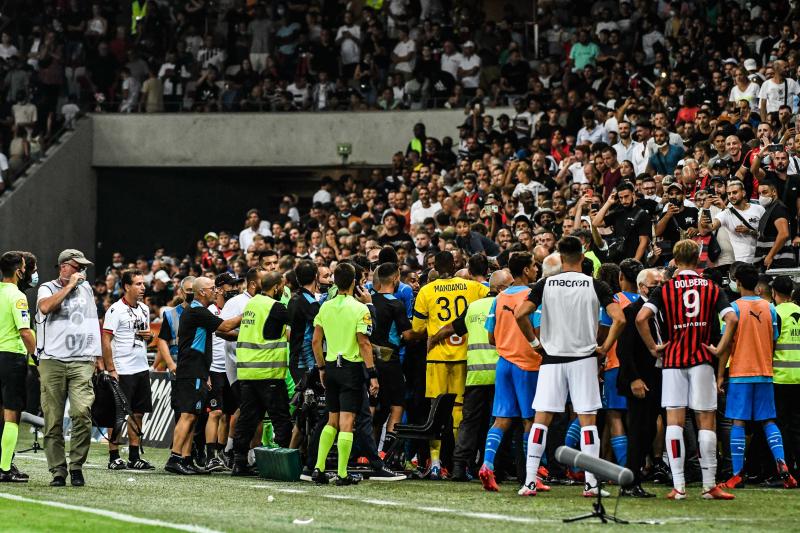  - OGC Nice - OM : les images folles des incidents pendant le derby du sud