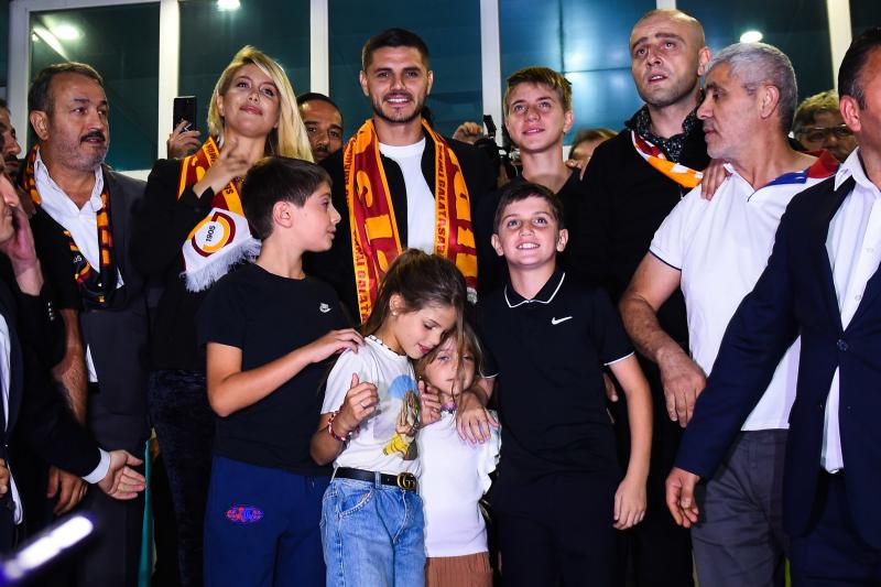  - PSG : l'arrivée très chaude de Wanda Nara et Mauro Icardi à Galatasaray