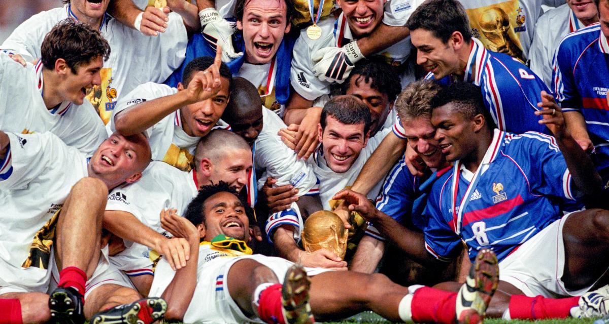 Les Bleus de 1998 après leur victoire à la Coupe du monde