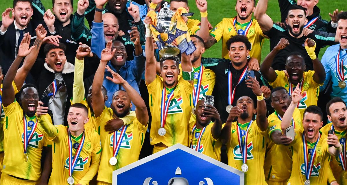 La joie des Canaris au moment de soulever la Coupe de France