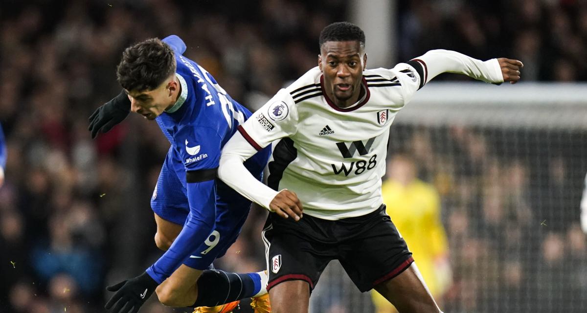 Tosin Adarabioyo avec Fulham contre Chelsea en Premier League