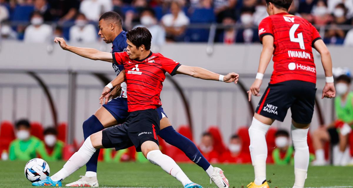 Sakai avec les Urawa Red Diamonds en amical face au PSG en 2022