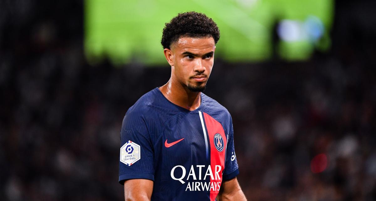 Warren Zaïre-Emery avec le PSG en 2023