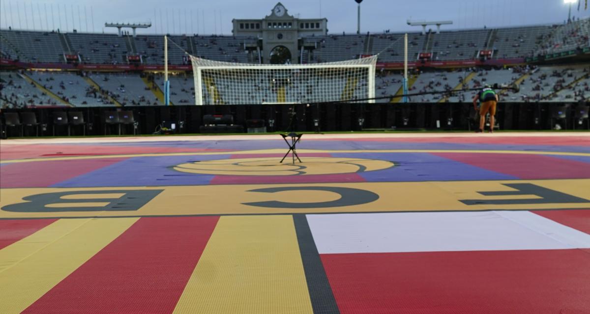 Le logo du FC Barcelone au stade de Montjuic