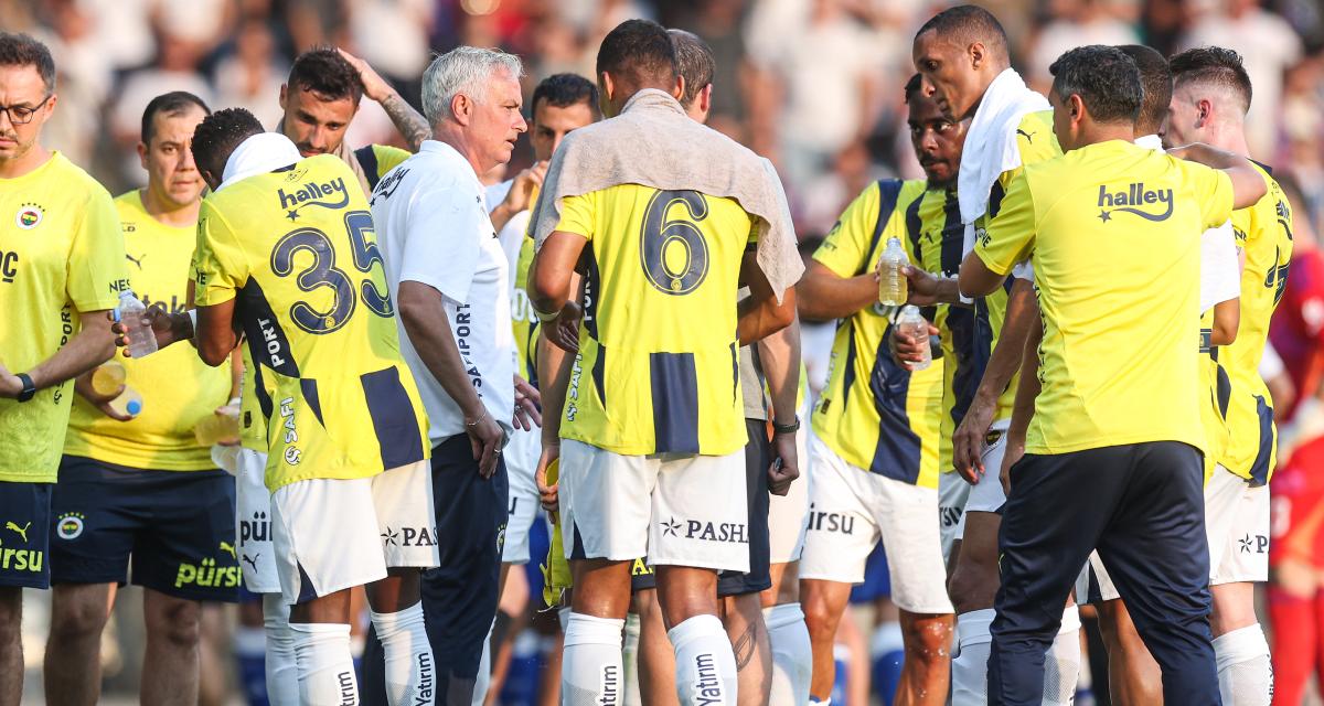 José Mourinho aux côtés de ses joueurs