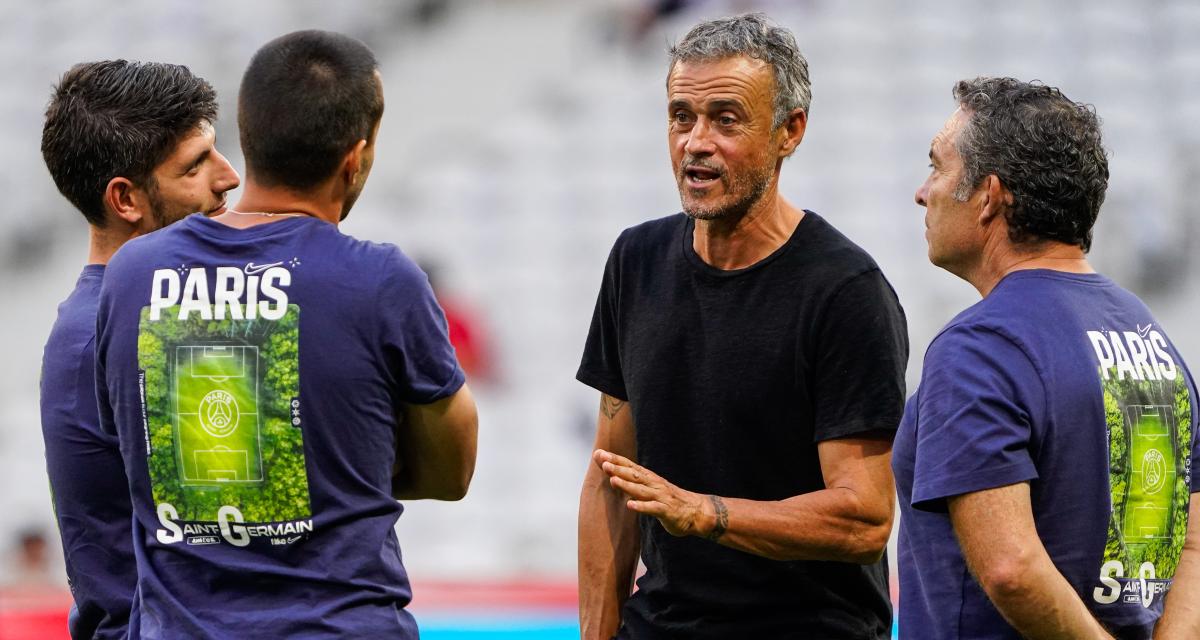 Luis Enrique aux côtés de son staff