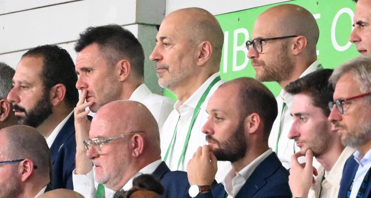 Ivan Gazidis autour de sa grade rapporchée