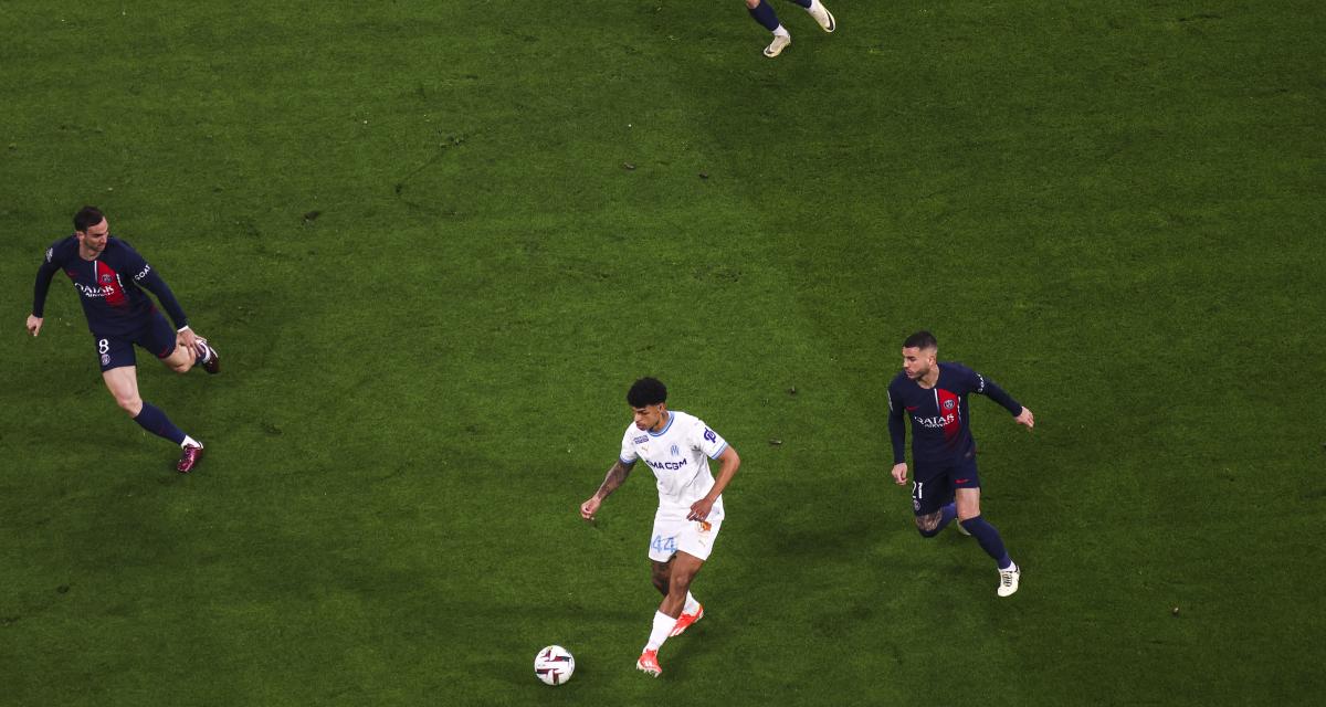 OM-PSG : fumigènes, parvis bondé, policiers en nombre, l'ambiance monte au Vélodrome !