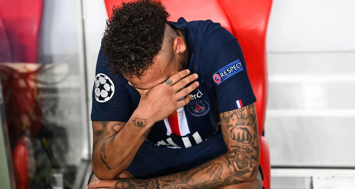 Neymar, abattu après la défaite face au Bayern Munich en finale de Ligue des Champions.