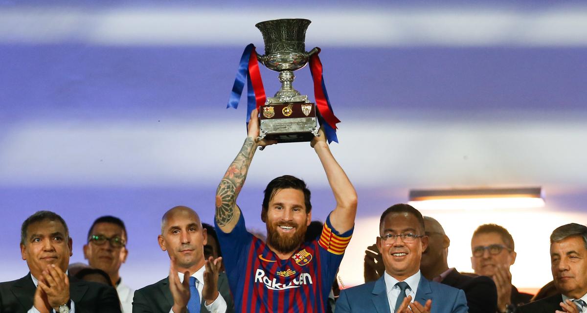 Lionel Messi avec la Supercoupe d'Espagne