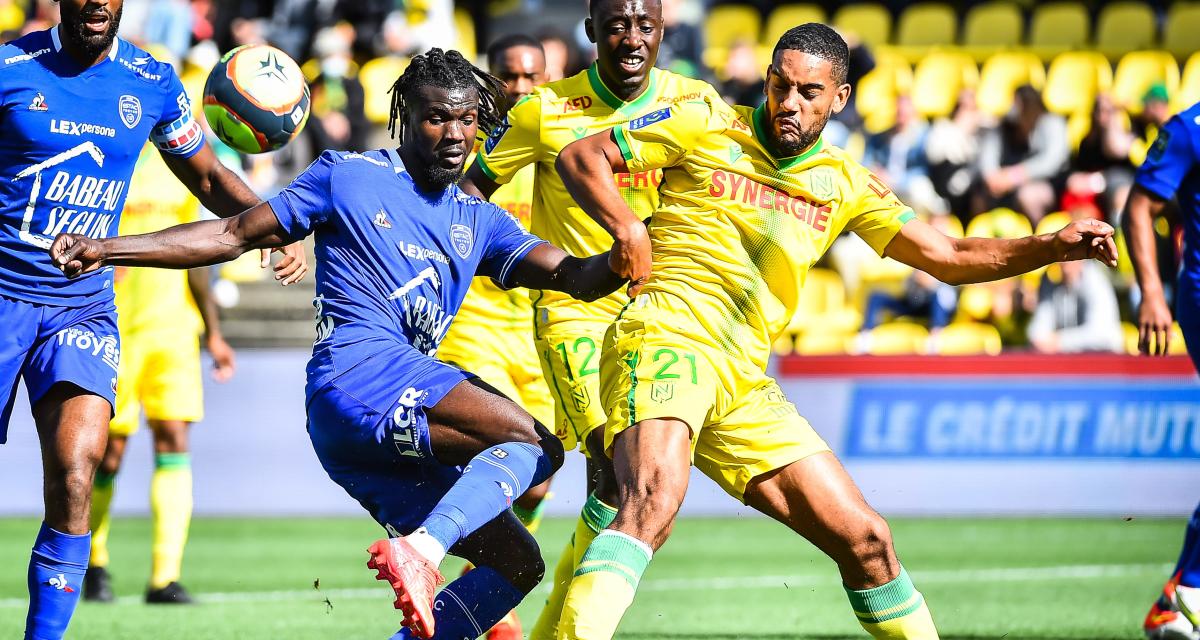 Résultats Ligue 1 : Nantes s'impose, Bordeaux corrigé, les scores et les buteurs