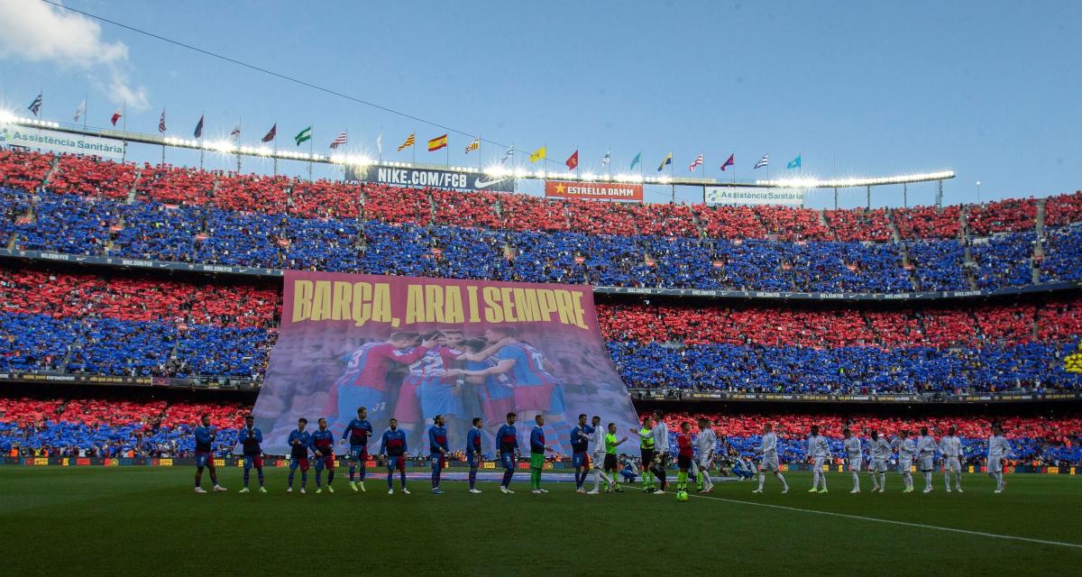 Le magnifique tifo du Camp Nou pour l'entrée des joueurs 
