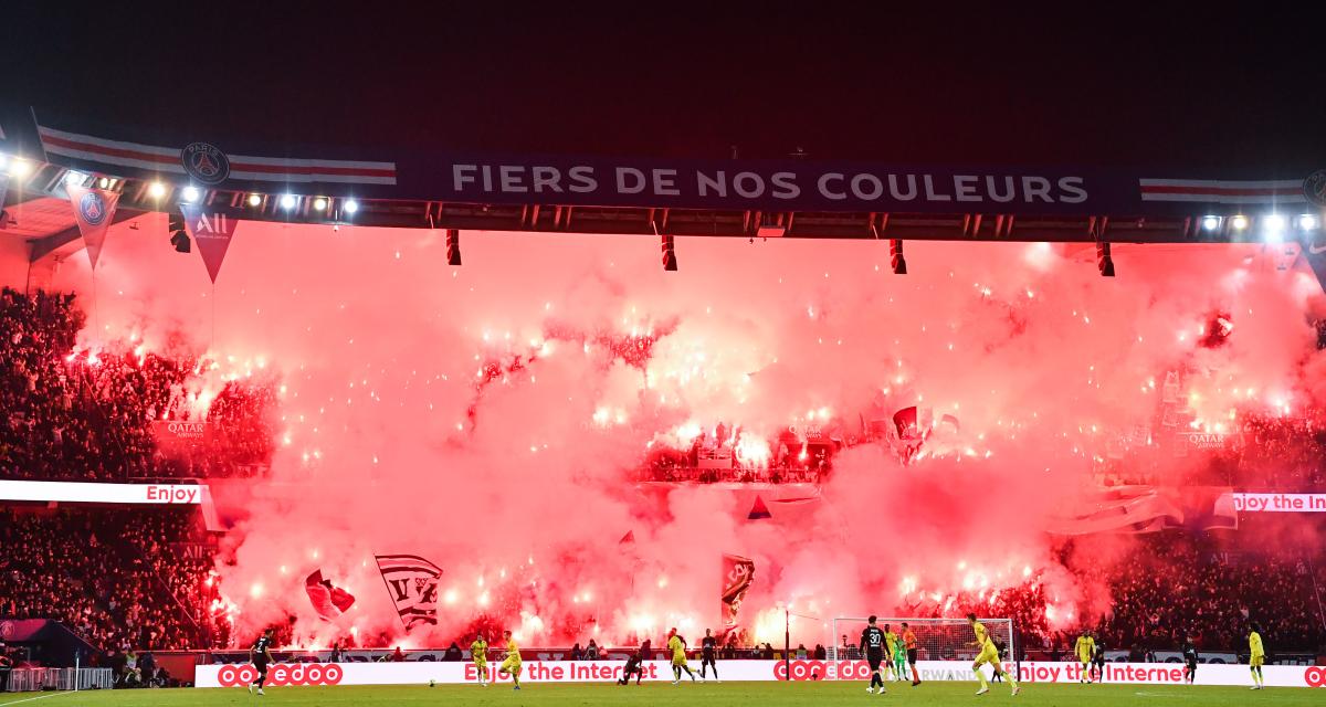 Fumigènes des ultras parisiens lors du match contre Nantes