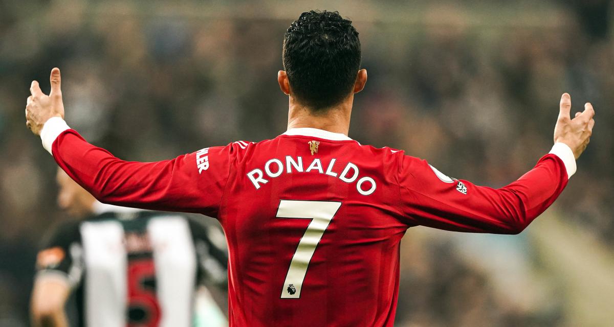 Cristiano Ronaldo arrive à Manchester United, pas ses maillots - L'Équipe